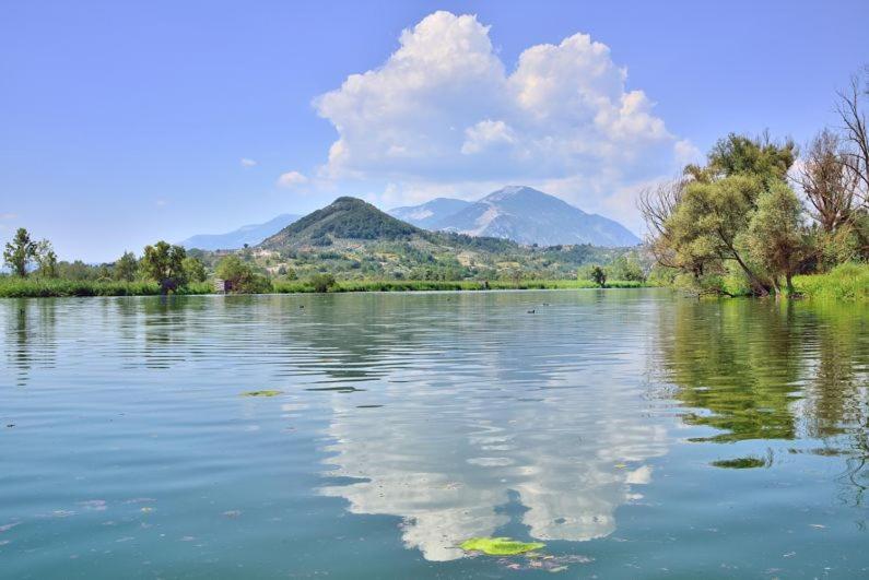 Casa Rosamari - Su Lago Di Posta Fibreno, Appartamento Con Camino Extérieur photo