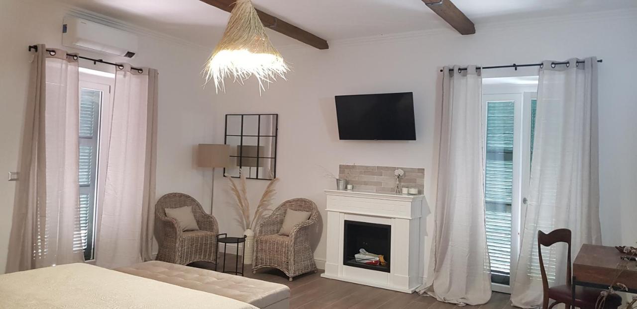 Casa Rosamari - Su Lago Di Posta Fibreno, Appartamento Con Camino Extérieur photo