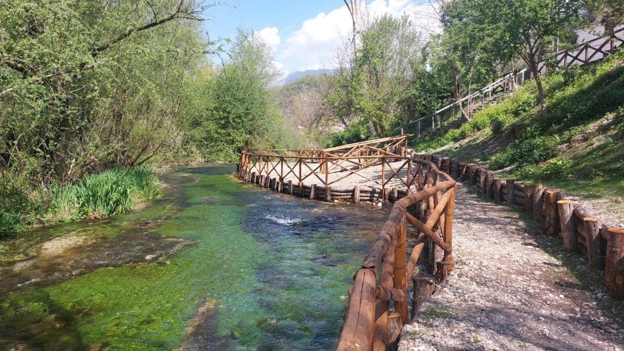 Casa Rosamari - Su Lago Di Posta Fibreno, Appartamento Con Camino Extérieur photo
